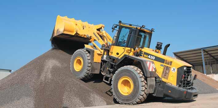KOLOVÝ NAKLADAČ OHROMUJÍCÍ PRODUKTIVITA Zdokonalená konstrukce hnacího ústrojí Komatsu Kompletně přebudované hnací ústrojí Komatsu s vysokovýkonným měničem momentu nabízí optimální účinnost a
