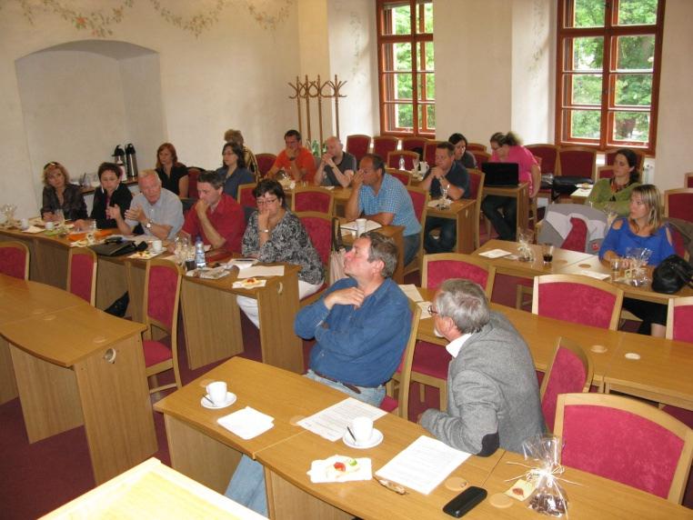 Diskutovala se také pravidla hodnocení MAS pro rok 2012, která se ovšem naší MAS, jakožto nové a z LEADERu nepodporované MAS, netýkají.