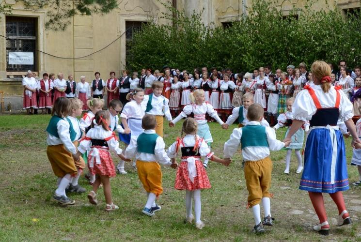 Ohlédnutí za vybranými akcemi podpořenými z GDP 2012 V Chotěšově se konaly XIX. Staročeské máje 