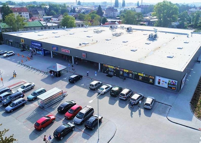 2. Retail park Stará plynárna Kolín realizace 2018 130 parkovacích míst venkovní parkoviště uprostřed rezidenční zóny supermarket + menší obchodní jednotky Požadavky zákazníka: