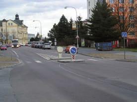 dělicím ostrůvkem, který vyřešil problematické přecházení