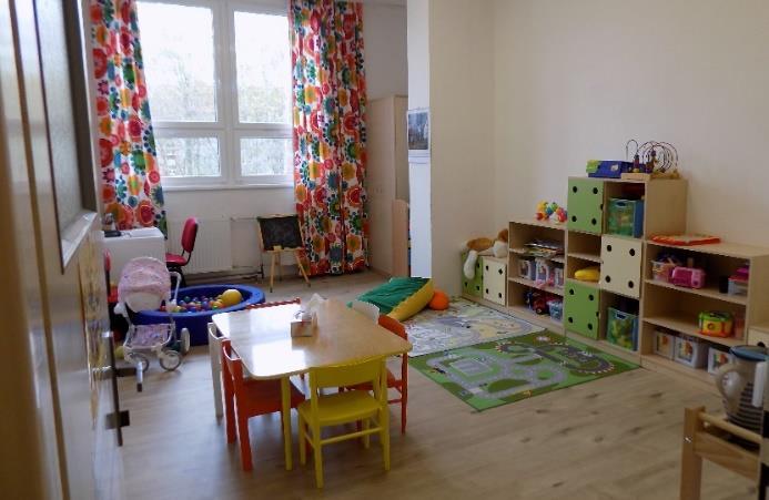 2) Vzdělávání pečující osoby V této fázi projdou pečující osoby zkouškou pro profesní kvalifikaci Chůvy pro děti do zahájení povinného školní vzdělávání.