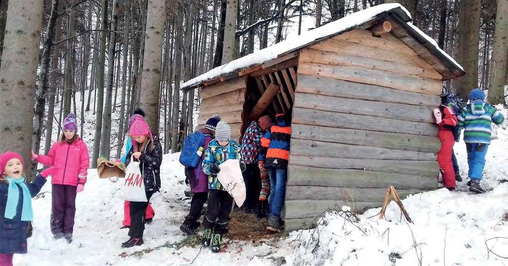 10 Předvánoční čas si školáci užili Školní kalendář se nám v období adventu pořádně naplnil akcemi, které dětem připomínají a současně přibližují toužebně očekávané Vánoce.