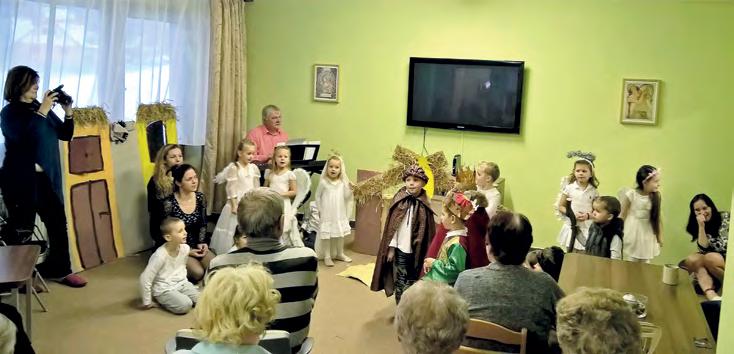 Nejinak tomu bylo i tentokrát, opravdu s chutí jsme si společně zazpívali a zatančili a prožili hezké odpoledne. VÁNOCE JSOU PRYČ: Rozsvícení vánočního stromu na Čeladné.