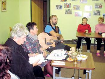 Muzikanti, byť unaveni po náročném pracovním dni, hráli s chutí a láskou a tato pozitivní energie se přenesla na všechny přítomné. Milá Satino, velké díky za krásný podvečer.