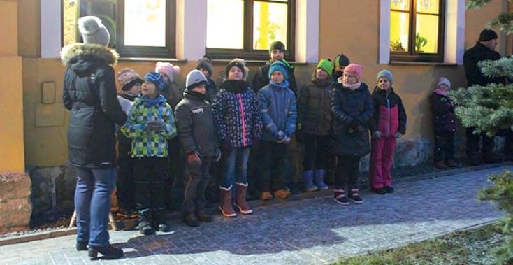 Nový pan farář má od svého nástupu velký zájem o spolupráci s obcí a ochotně a rád se zúčastňuje našich akcí. Je to velká změna. O týden později jsme se opět sešli v kulturním domě.
