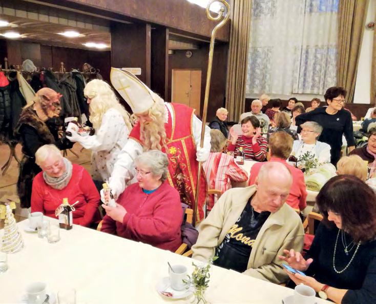 5 Baška Leden 2019 Vydařená procházka i předvánoční posezení V půlce listopadu se sedmnáct seniorů vydalo na výlet do Malenovic a na Borovou.