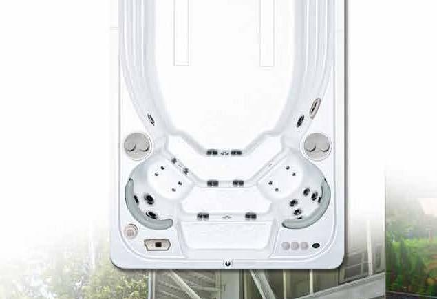 cenu. Swim Spa má protiproudé trysky AquaStream, které umožňují plynulé plavání.