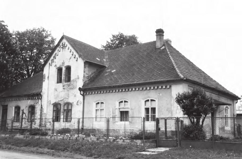 Rožďalovice dříve a nyní Restaurace Na Vyhlídce na snímku z počátku 80. let (archiv města Rožďalovice) Současný pohled, fotografoval Viktor Dobrev (14.