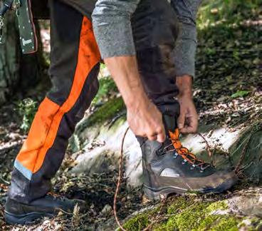 590 65 22-01 OCHRANNÁ OBUV, TECHNICAL Kvalitní voděodolná obuv z kůže / nylonu vyrobená pro pracovní dny nebo volnočasové aktivity. Membrána Sympatex zajišťuje 100 % voděodolnost bot.