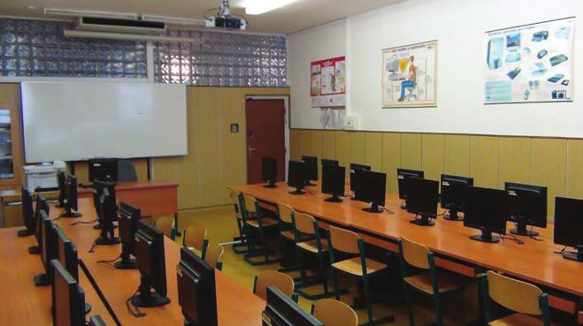 na hygienických zařízeních a byly vyměněny protipožární dveře na všech patrech směrem na schodiště. Domov mládeže je šatnami propojen se školou a kuchyní s jídelnou.