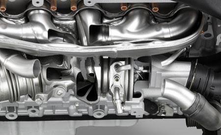 Obr. 4 Ocelové dvouplášťové sběrné potrubí s třívstupovými sekcemi motoru BMW N55 s dvoukomorovým turbodmychadlem twin-scroll.