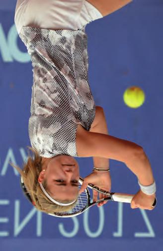 ZÁVODNÍ TENIS I.ČLTK PRAHA / KLUBOVÁ REVUE 01/2018 KAROLÍNA MUCHOVÁ JE HRÁČKOU I.ČLTK Loni na jaře toužila po změně a lepším tréninku a s novým koučem Emilem Miškem vyrazila na Štvanici.