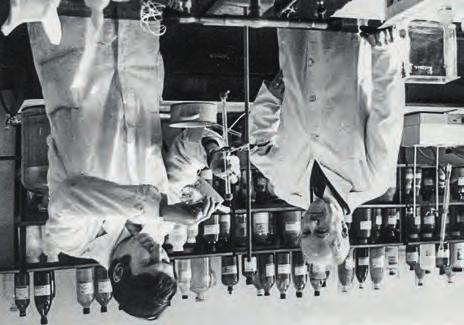 let minulého století a krom tenisu měl ještě jednu velkou lásku: chemii.