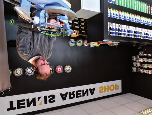 STALO SE I.ČLTK PRAHA / KLUBOVÁ REVUE 01/2018 ZAUJME NOVÝ PRO-SHOP TENNIS ARENY? Nový obchod na Štvanici po krátké pauze na přelomu roku už opět funguje, a sice pod křídly Tennis Areny.