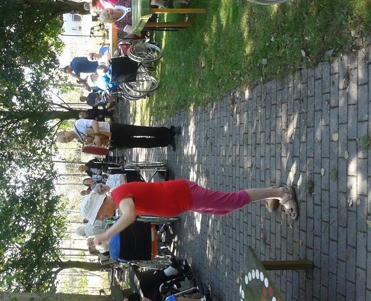 ČERVENEC A SRPEN 2015 2. 7. Vystoupení harmonikáře Honzy Kubíka v parku. 26. 8.