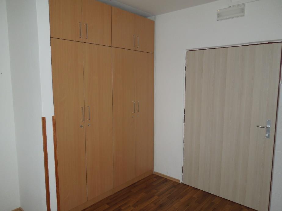 nevyhovujících starých šatních skříní, oprava kuchyněk