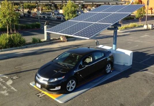 3.3.2 Dobíjení elektromobilů ve světě Zde uvádím několik příkladů, jak se k dobíjení elektromobilů staví jiné státy: FRANCIE - koncem roku 2015 je zde přes 10 000 veřejných dobíjecích stanic.