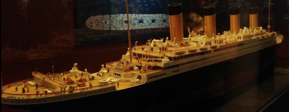 ONDŘEJ HÁJEK DOPORUČUJE Výstava Titanic V lednu jsem s rodinou navštívil v Brně výstavu s názvem Titanic. Titanic byl tehdy největší osobní parník světa. Cestovalo na něm kolem 2200 pasažérů.