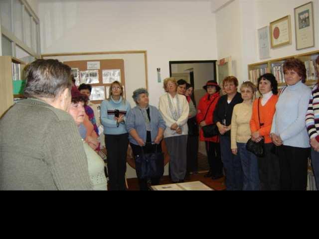 10. Krásné knihovny na krásné Šumavě Dne 19.11. 2004 se zúčastnili dobrovolní i profesionální knihovníci okresu Prachatice exkurze po krásných knihovnách Šumavy.