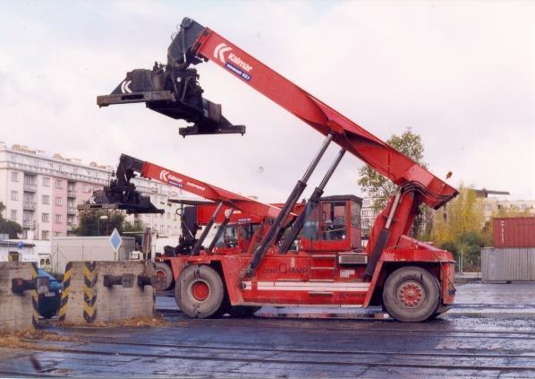 2 MOBILNÍ PŘEKLADAČE Jsou to překládací mechanizmy, které jsou charakteristické pohybem po pneumatikách jako silniční