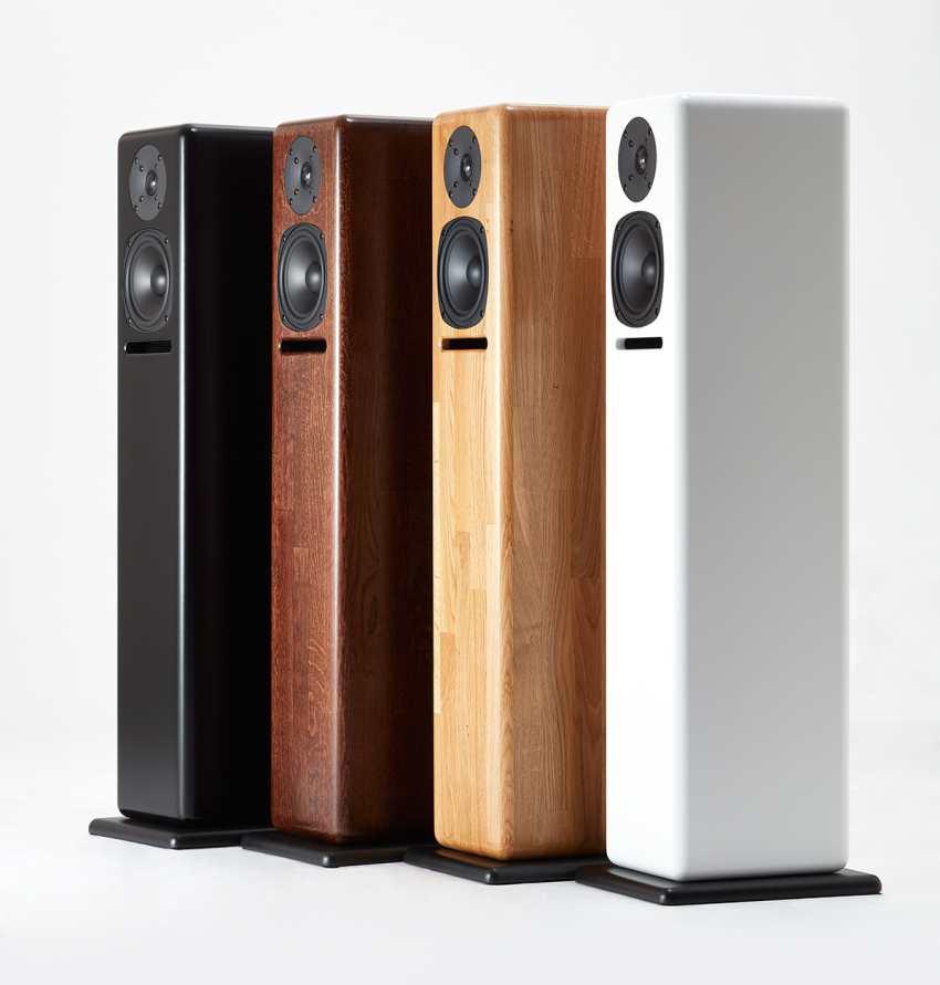 NATURA - inspirovaná přírodou MADRE PERLA 2-pásmová, bass-reflexová, sloupová masivní mozaikový dub bílý nebo černý polomatný lak 44 018 Kč bílá černá dub tmavý dub Přirozenost ve všem vystačí všemu.