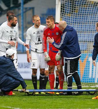 Sparta Praha 27 12 10 5 41:25 46 k zahájení mistrovských oslav. Jenže do- 6. Liberec 27 12 6 9 34:31 42 mácí viktoriány zaslouženě přehráli 2:0, 7. Bohemians 1905 27 9 10 8 29:25 37 8.