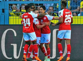 Hoffenheim 33 14 10 9 63:47 52 5. Chelsea 36 21 6 9 61:34 69 5. Leverkusen 33 14 10 9 55:42 52 6. Arsenal 36 18 6 12 72:48 60 6. RB Lipsko 33 14 8 11 51:51 50 7. Burnley 37 14 12 11 35:37 54 7.