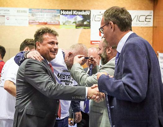 66 FUTSAL FUTSAL 67 František Tichý: Kluci zaslouží absolutorium! Teď, pár minut po vítězství, to asi není žádná donekonečna opakující se všednost... Spadlo z nás napětí, protože série byla těžká.