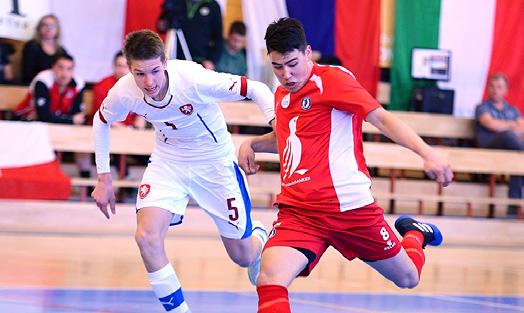 68 FUTSAL INZERCE 69 V Hodoníně se uskuteční mezinárodní futsalový turnaj 4 CUP www.futsalliga.