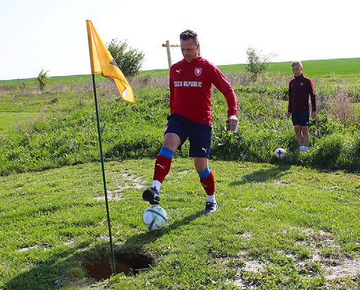 Slavnostní otevření moderoval Pavel Zuna, který uvítal hlavní kmotry areálu. Starosty městysu Pavlíkov a obce Všetaty, GS FAČR Rudolfa Řepku, předsedu FotbalParku Pavlíkov Ing.