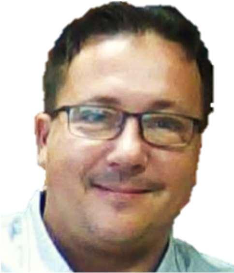 Má na starosti studijní agendu a další administrativu školy. Je první kontaktní osobou pro studenty v případě potřeby. Spolupracuje se studijním oddělením rektorátu univerzity.