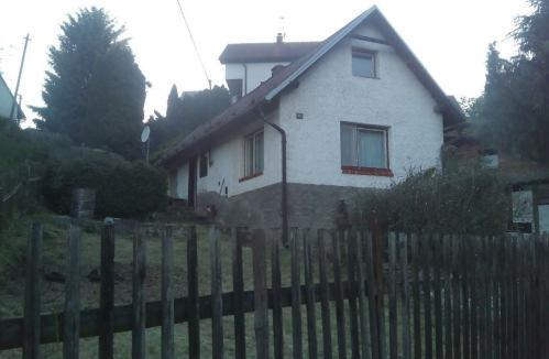 5) Rodinný dům Nabídková cena: 820 000 Kč Lokalita: Světlá nad Sázavou - část obce Mrzkovice, okres Havlíčkův Brod Stavba: Cihlová Typ domu: Přízemní Užitná plocha: 70 m2 Plocha pozemku: 591