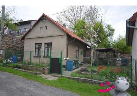 6) Rodinný dům Nabídková cena: 890 000 Kč Lokalita: Kluky - část obce Pucheř, okres Kutná Hora Stavba: Cihlová Poloha domu: Samostatný Podlaží: 1 Plocha zastavěná: