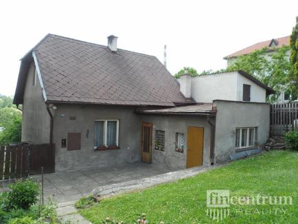 10) Rodinný dům Nabídková cena: 999 000 Kč Lokalita: ulice Poděbradova, Ledeč nad Sázavou Stavba: Cihlová Poloha domu: Samostatný Podlaží: 2 včetně 1 podzemního