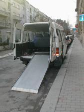 ORFEUS Vyroc nı zpra va za rok 2003 ------------------------------------------------------------------------ 8 z 8 V roce 2003 byla zaha jena cinnost knihovny s odbornou tematikou i beletrii, k
