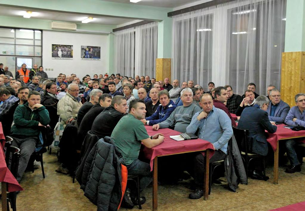 propro celé rodiny Horník Bezpečnostní heslo heslo měsíce: měsíce: Nepodceňujme Znalost předpisů je základem bezpečné práce! chůzi, je to nejčastější příčina úrazů v OKD.