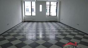 Dvě výlohy, zabezpečovací systém, soc. zázemí. ena včetně vytápění. 11.000 /měs.