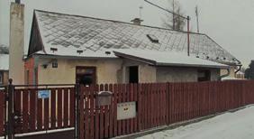 Plastové okna, v kuchyni francouzské okno - výhled do vnitrobloku.
