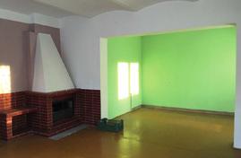 Holešově na okraji  Dům je určený k celkové rekonstrukci, průchozí pokoje,