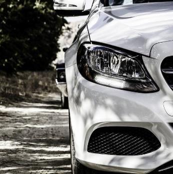 Hlavní zjištění Auto má k dispozici (soukromé či služební) 75 % domácností.