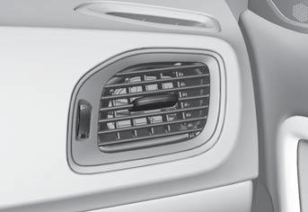 05 Komfort a radost z jízdy Ovládání klimatizace Distribuce vzduchu Ventilační otvory v palubní desce Ventilační otvory ve sloupcích dveří 05 Vstupní vzduch je rozdělen mezi několik větracích otvorů