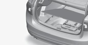 07 Během jízdy Tažení a odtah Asistent při rozjezdu Nestartujte motor roztažením vozu. Je-li akumulátor vašeho vozu vybitý, použijte k nastartování motoru pomocný akumulátor, viz strana 115.