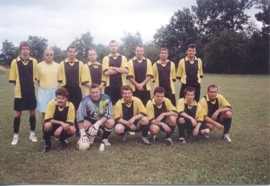 23 Rok 2006-2007 Stojí: Chaloupka Lukáš, Köhler Petr, Fanc Lukáš, Vrba Milan, Rada Josef, Umlauf Tomáš, Dyntar Robert, Tobiáš Zdenek Sedí: Chaloupka Pavel, Děkan Martin, Šanovec Jaroslav, Svoboda