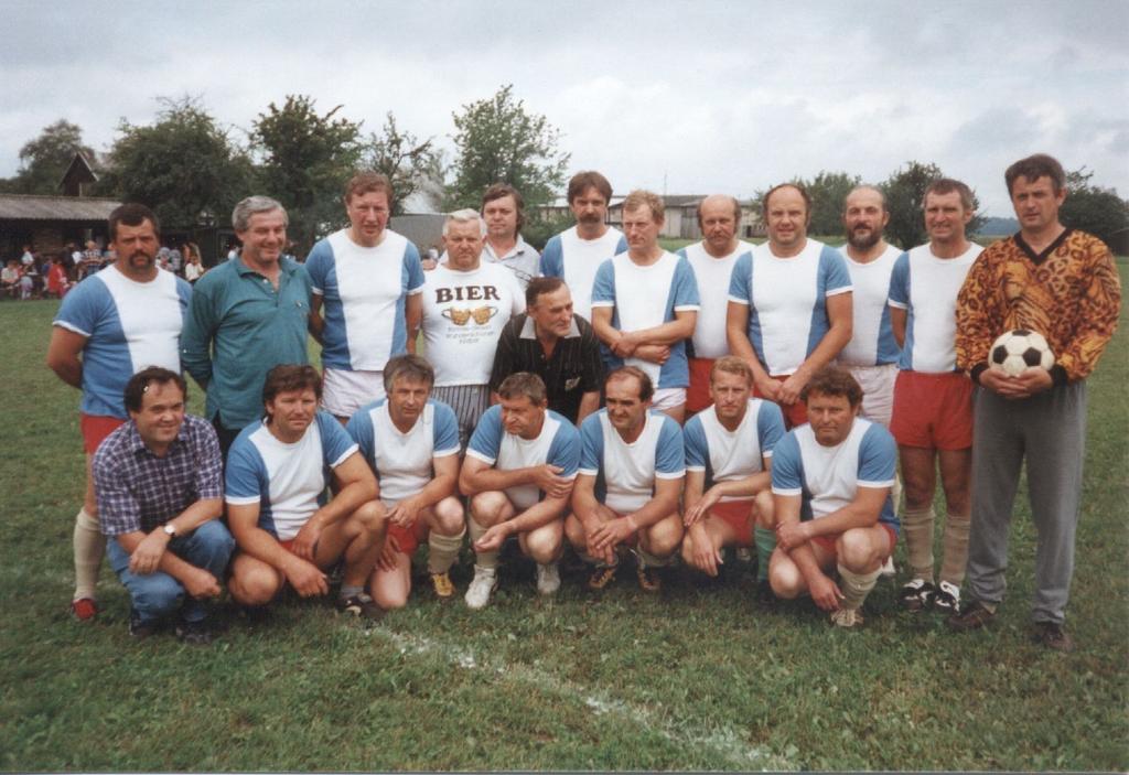 32 26.6.1999 Za účasti Dobrušky D, Křovic, Opočna, Atletiko Chuligán Dobruška a Opočna. Staré gardy Křovic a Domašína a žáci Křovic a Dobrušky. Putovní pohár vyhrálo A.Ch. Dobruška. Pořadí: 1.