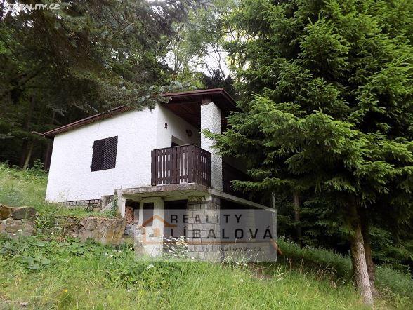 8) Rekreační chata Nabídková cena: 530 000 Kč Lokalita: ulice Lužecká, Povrly Stavba: Smíšená Podlaží: 1 Plocha zastavěná: 51 m2 Užitná plocha: 40 m2 Plocha pozemku: 437 m2 Sklep:
