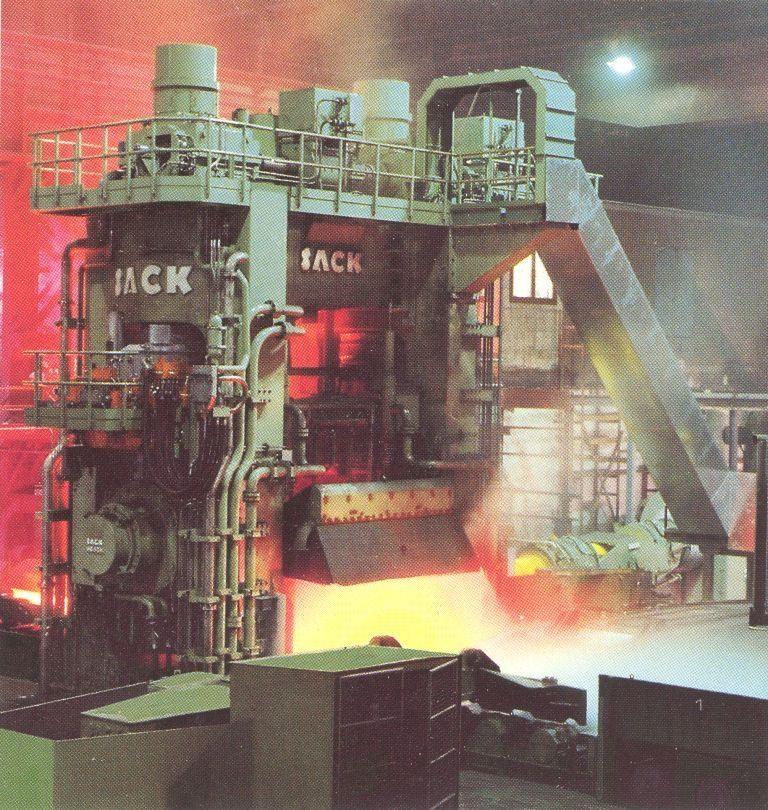Metalurgické technologie Stránka 125 z 205 VT pro válcování tlustých plechů Tlusté plechy Hranice mezi tlustými a tenkými plechy je podle tloušťka 3 mm.