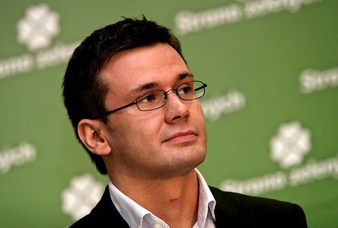 Představa, že lidi, které před volbami na náměstích Paroubek bezplatně napájel přestanou žít na úkor těch, co se živí prací.