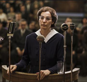 Název filmu 8 hlav šílenství odkazuje ke stejnojmenné novele Anny Barkovové, ale i k osmi hlavám - kapitolám, do nichž je snímek rozčleněn.