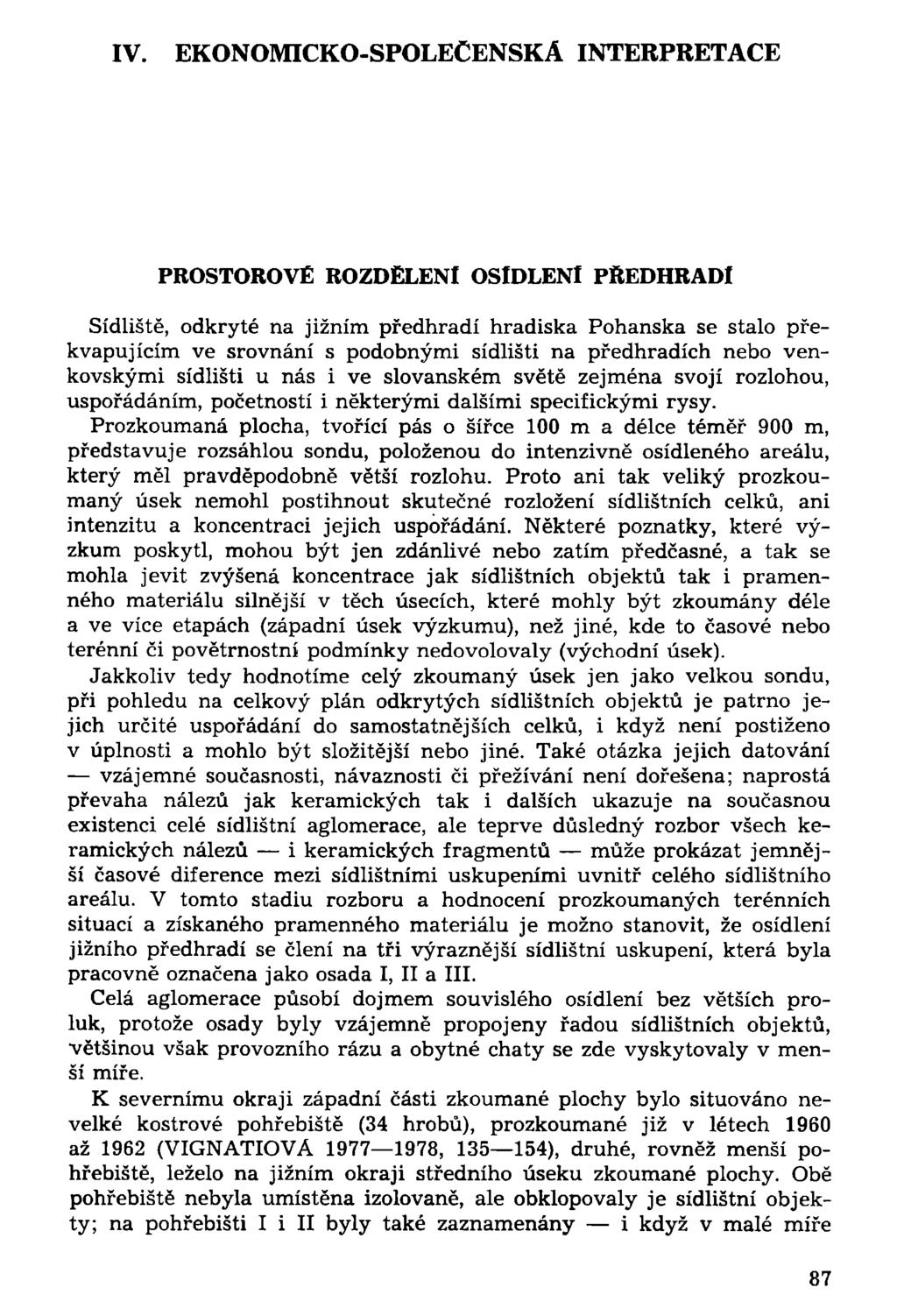 IV. EKONOMICKO-SPOLECENSKÁ INTERPRETACE PROSTOROVÉ ROZDĚLENI OSÍDLENI PŘEDHRADÍ Sídliště, odkryté na jižním předhradí hradiska Pohanská se stalo překvapujícím ve srovnání s podobnými sídlišti na